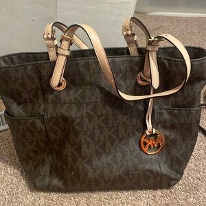 Michael kors charlotte large top zip tote